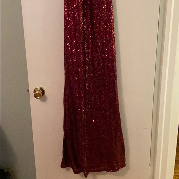Sexy Sparkly High-Neck Evening gown! - Picture 3 of 4